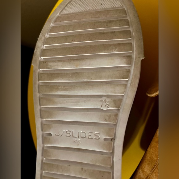 J/Slides Leather Slides.               Comfortable shoes! - Picture 5 of 7